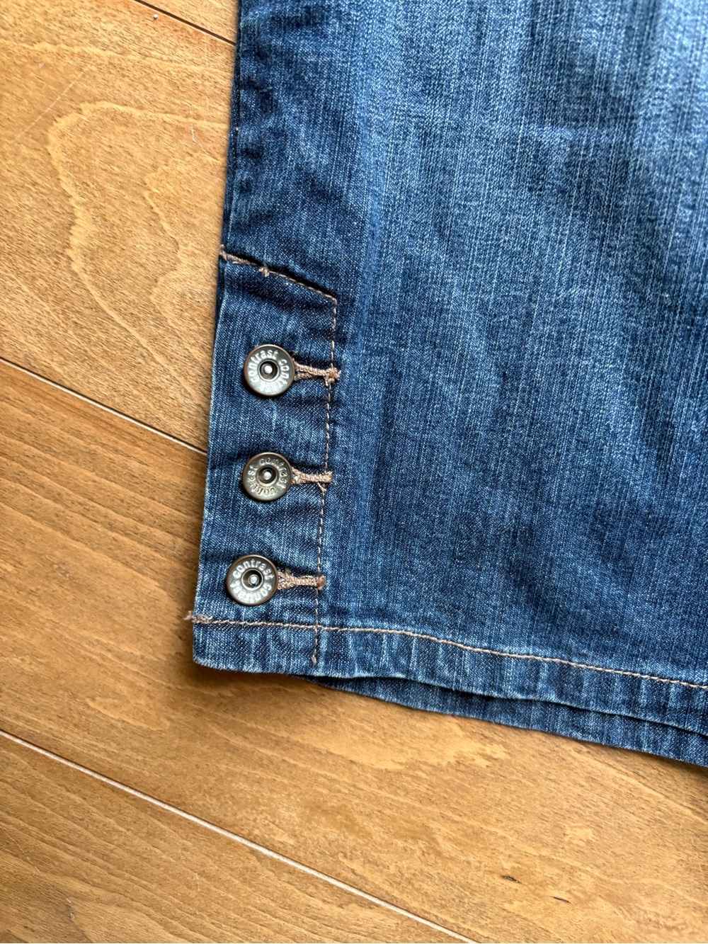 Contrast jean capris - Picture 2 of 5